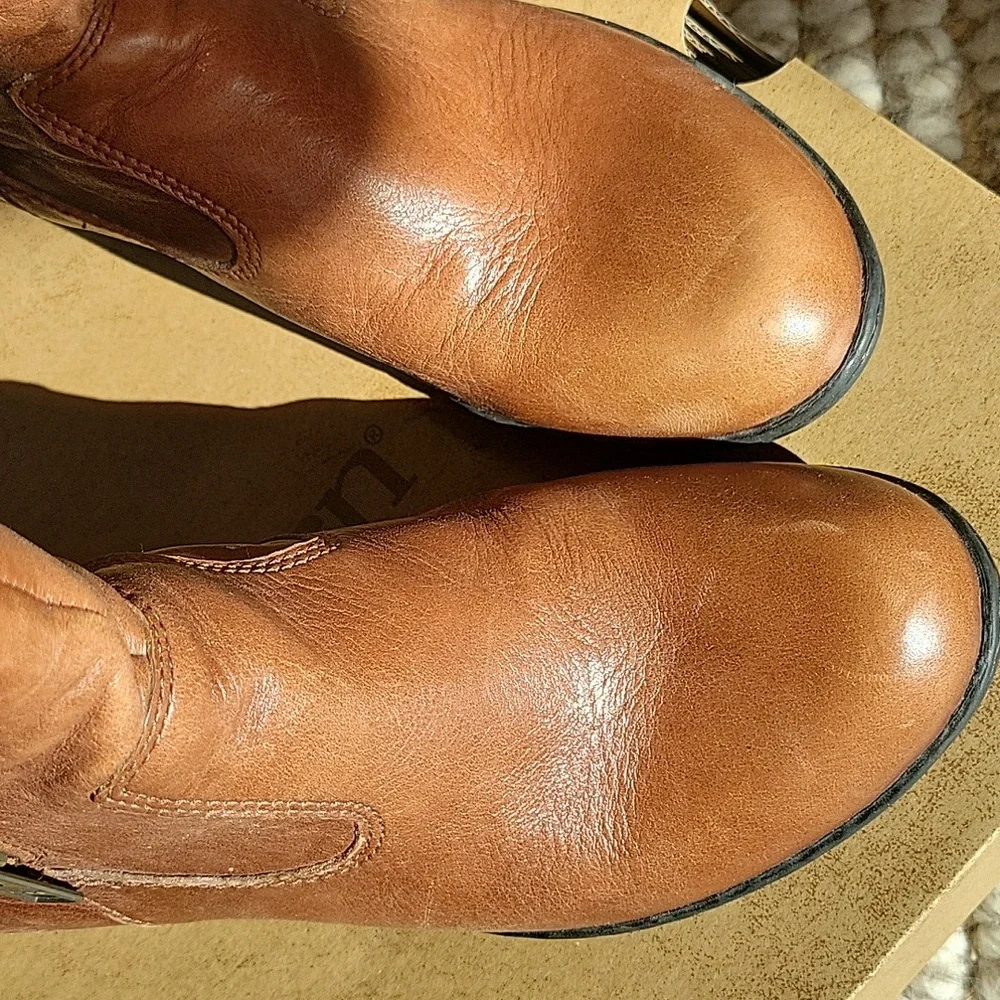 Boots - Picture 3 of 6